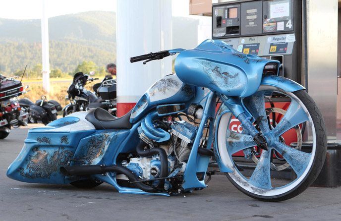 blue-harley-davidson-bagger-motorcycle (1)