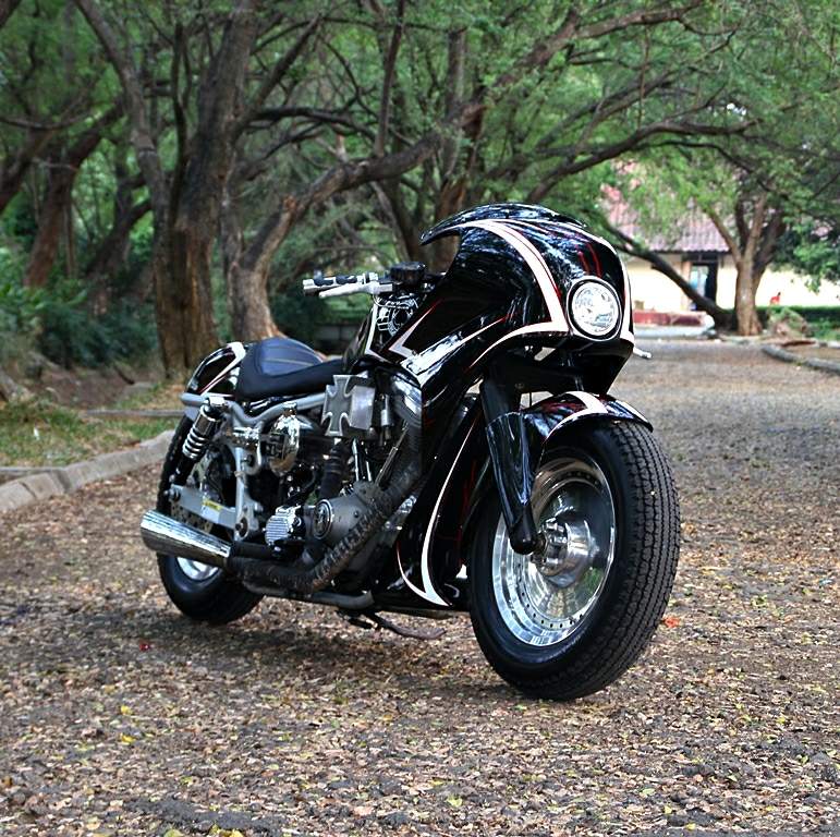 Harley Dyna FXR Studio Motor Custom Bike